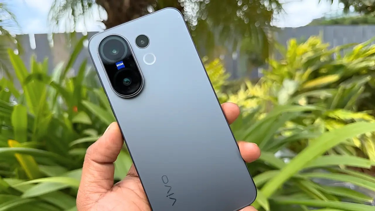 Vivo X200 FE vs Competitors Why It Stands Out in Mid‑Range Smartphones